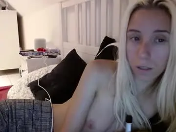 Chaturbate Live Porn of barelylegalblondy