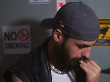 Chaturbate Live Sex Cam of hairyrobxxx