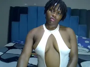 Chaturbate Live Sex Cam of melanin_moon