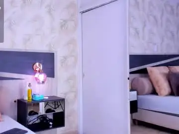 Chaturbate Nude Webcam of travis_lenox_