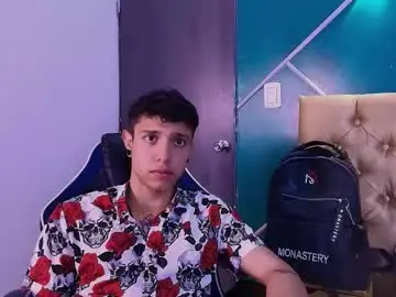 Chaturbate Live Sex of hennesyy_
