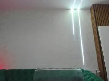 Chaturbate Live Sex Cam of tinyvixen_