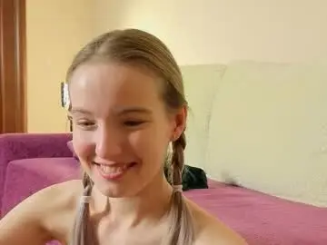 Chaturbate Live Sex Cam of tashinapetitto