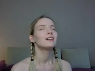 Chaturbate Live Sex Cam of tashinapetitto