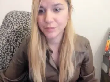 Chaturbate Live Sex of artsyandcraftsy_