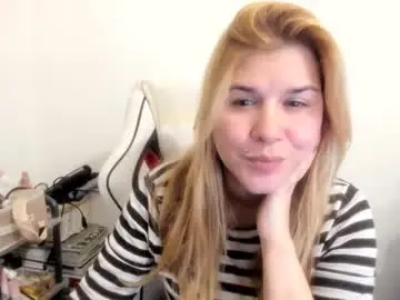 Chaturbate Best Webcam of artsyandcraftsy_