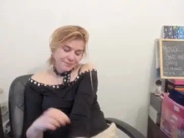 Chaturbate Nude Webcam of artsyandcraftsy_