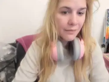 Chaturbate Live Sex of artsyandcraftsy_