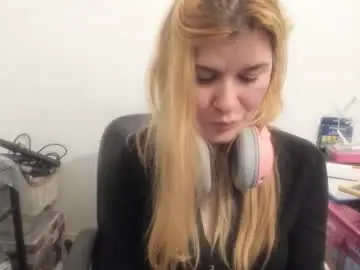 Chaturbate Live Sex of artsyandcraftsy_