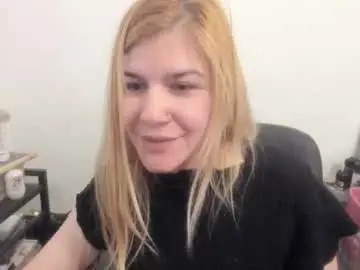 Chaturbate Live Sex of artsyandcraftsy_