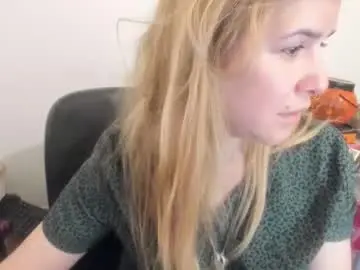 Chaturbate Live Sex of artsyandcraftsy_