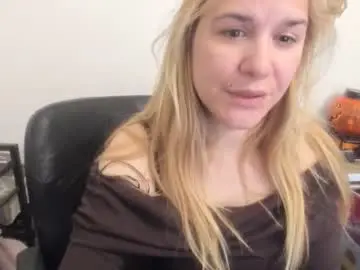 Chaturbate Free Live Porn of artsyandcraftsy_
