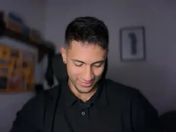 Chaturbate Watch Live Sex Cams of larry_jones