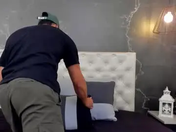 Chaturbate Live Sex Cam of larry_jones