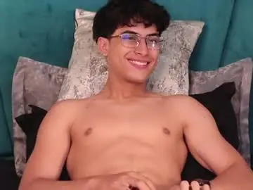 Chaturbate Live Sex Cam of aaron_eze