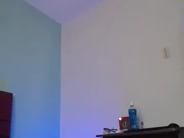 Chaturbate Live Sex Cam of bella_lr