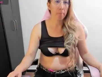 Chaturbate Nude Webcam of hottychrystal