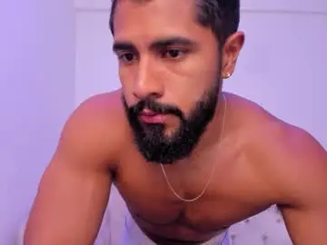 Chaturbate Live Sex Cam of santiago_huntt