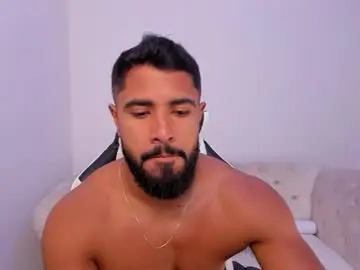 Chaturbate Live Sex Cam of santiago_huntt