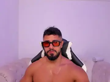 Chaturbate Sex Cam of santiago_huntt