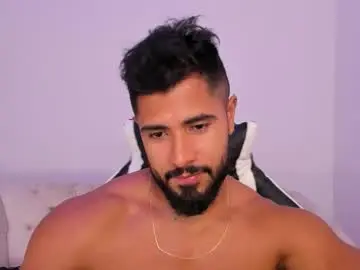 Chaturbate Live Sex Cam of santiago_huntt