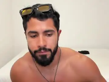 Chaturbate Live Sex Cam of santiago_huntt