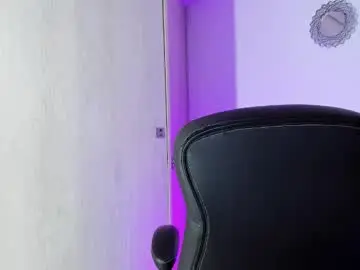 Chaturbate Live Sex Cam of bella_thorne3