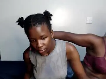 Chaturbate Live Sex Cam of malia_latifa