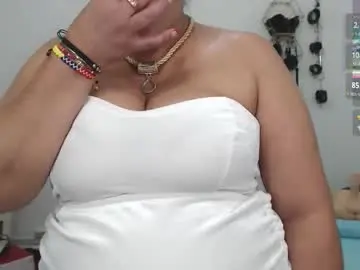 Chaturbate Live Sex Cam of mom_17