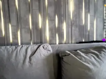 Chaturbate Live Sex Cam of charming__kitty