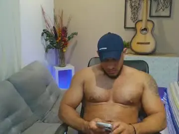 Chaturbate Live Sex Cam of dominic_hulk1