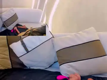 Chaturbate Free Porn Cam of mialaurence_