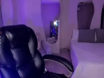 Chaturbate Free Porn Cam of mialaurence_