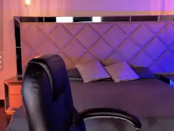 Chaturbate Live Porn of mialaurence_