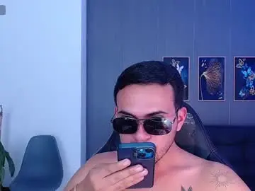 Chaturbate Adult Video Chat of arontrey21_