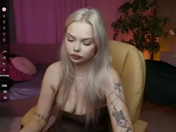 Chaturbate Live Sex Cam of leslie_caronn