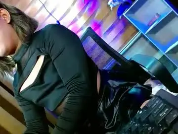 Chaturbate Free Porn Cam of olivia_the_temptress27