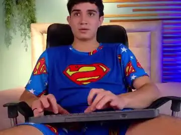 Chaturbate Live Sex Cam of alejo_gray1