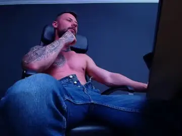 Chaturbate Live Sex Cam of brianhunts