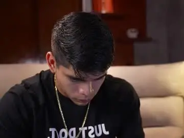 Chaturbate Live Sex Cam of capizzi_