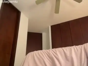 Chaturbate Adult Video Chat of cutiepiemiu