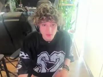 Chaturbate Live Sex Cam of bashful4200