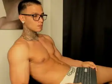Chaturbate Free Porn Cam of ethan_devis7
