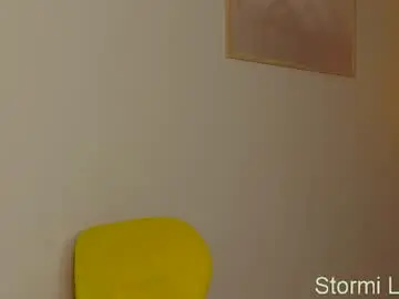 Chaturbate Live Sex Cam of stormi_light