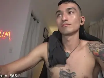 Chaturbate Live Sex Cam of redrum_696