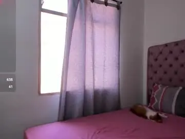 Chaturbate Free Porn Cam of carolinewhite01