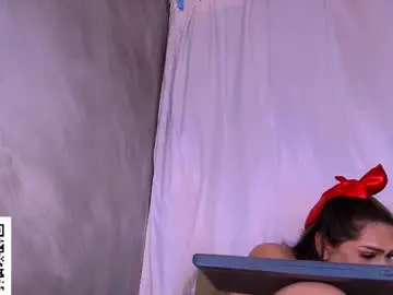 Chaturbate Live Sex Cam of isabellas_smith