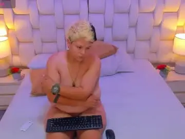 Chaturbate Live Sex Cam of miaandmolly_