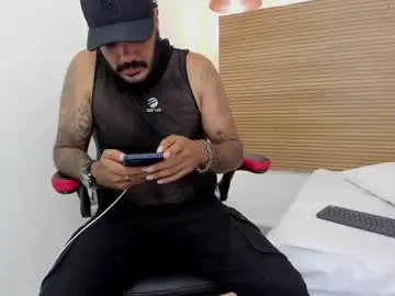 Chaturbate Best live sex cam show of dhamian_wolf_hunter