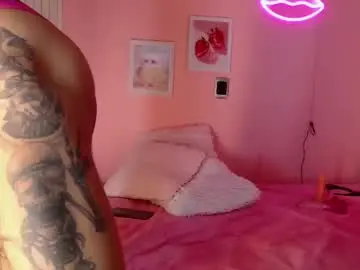 Chaturbate Free Porn Cam of emilycollins__